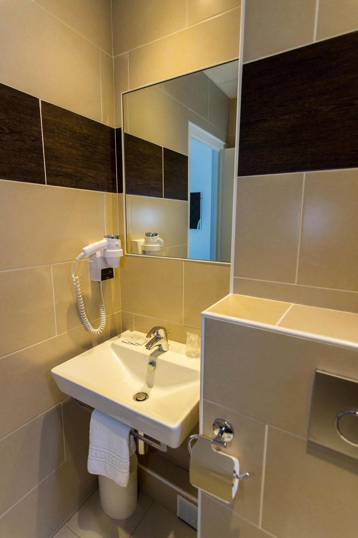 Abc Champerret Hotel Levallois-Perret Buitenkant foto